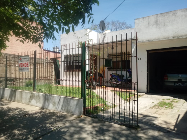 venta de casa en zona centrica en Carmen de Areco