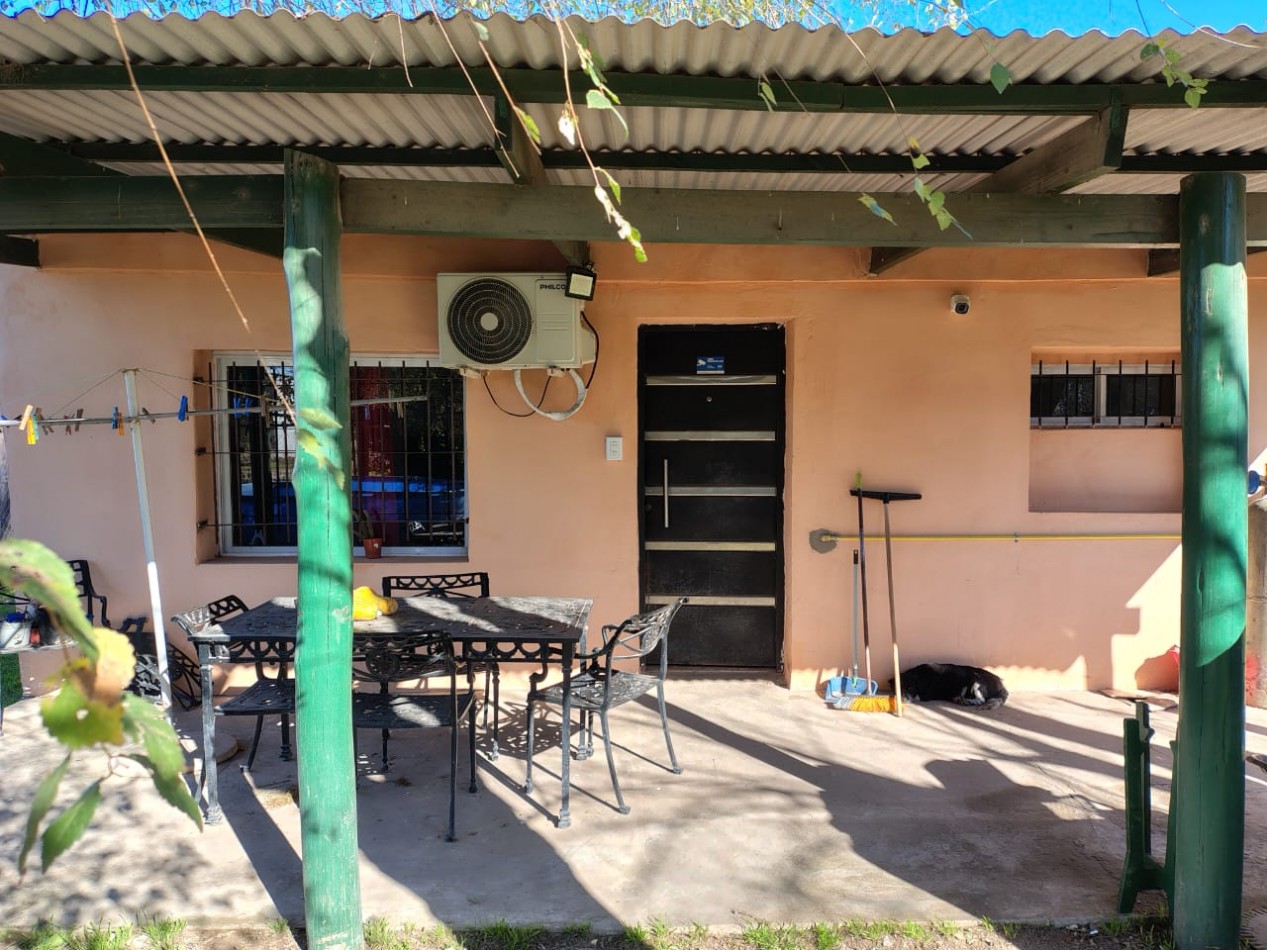 Venta de casa con dptos en Carmen de Areco