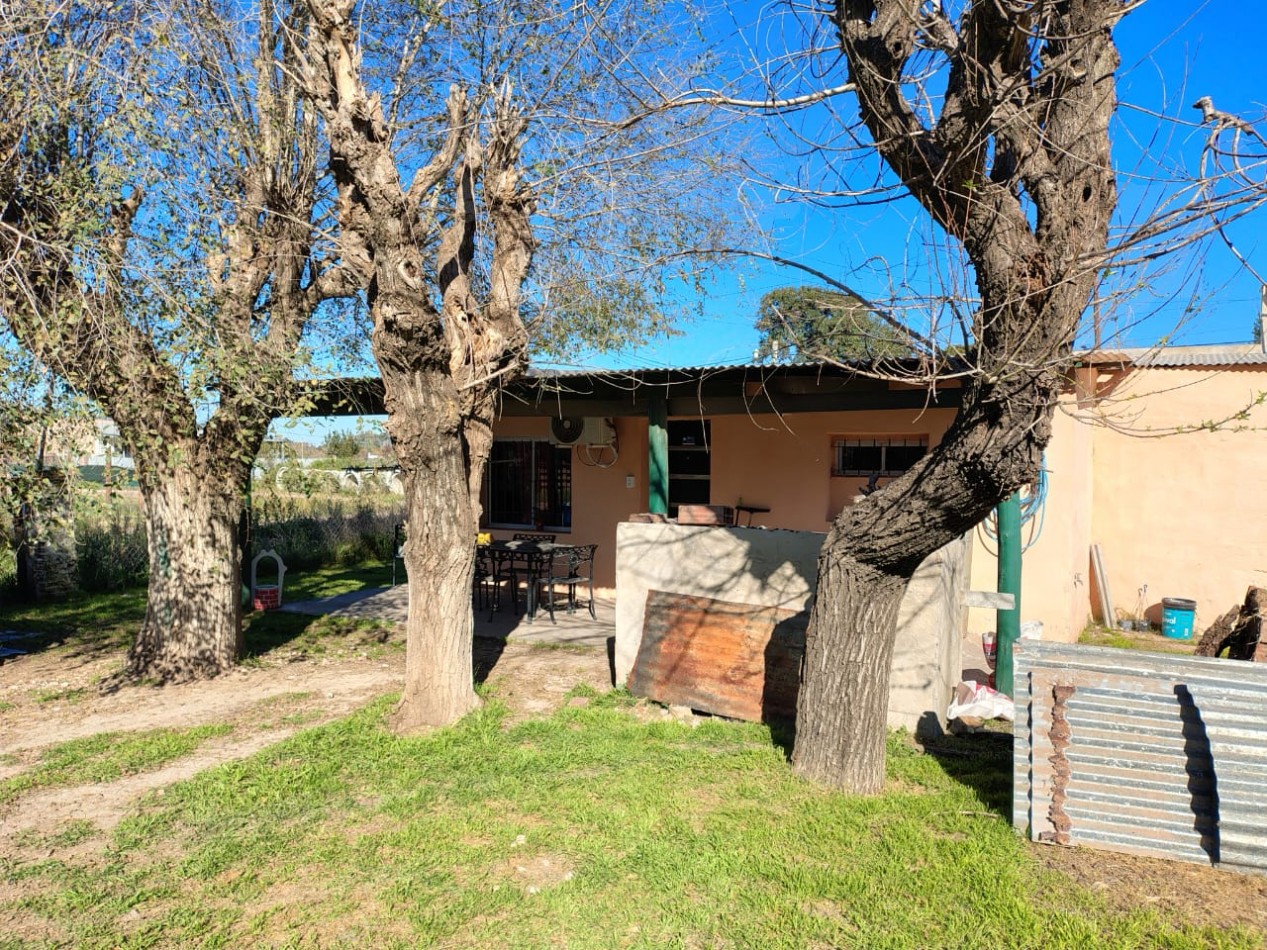 Venta de casa con dptos en Carmen de Areco