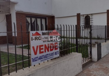 VENTA DE CASA CON LOCAL o GARAJE