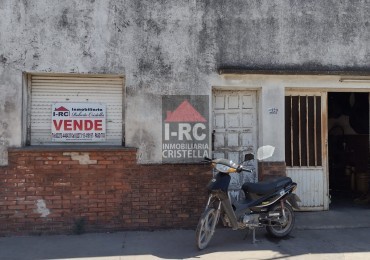 VENTA DE INMUEBLE EN ZONA COMERCIAL DE CARMEN DE ARECO